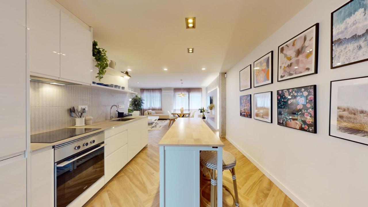 Stylish In With Ac And Balcony *