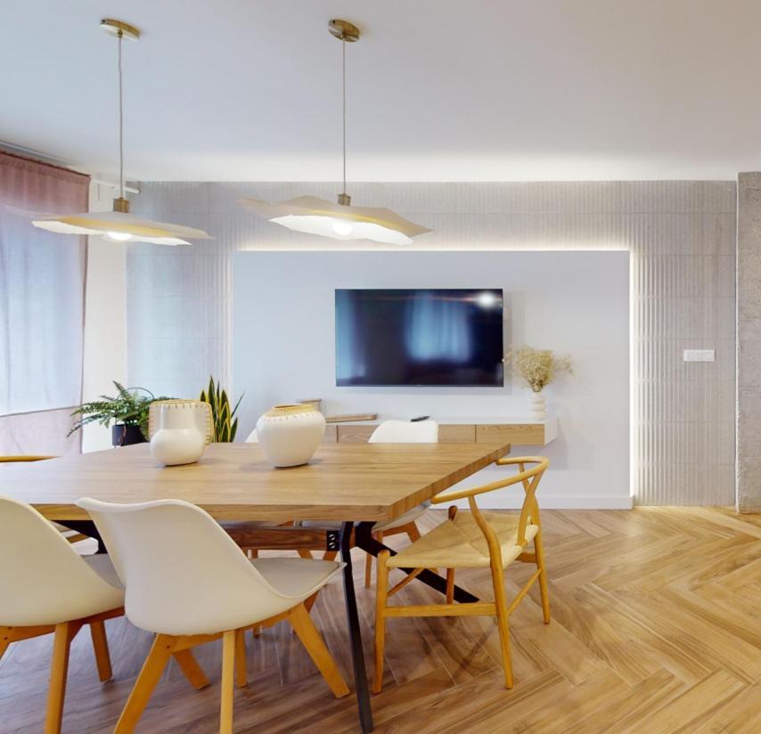 Apartment Stylish In With Ac And Balcony *