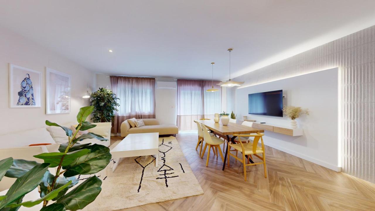 Stylish In With Ac And Balcony *